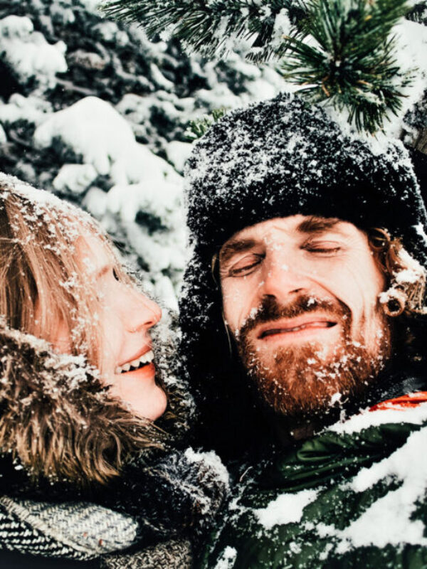 couple-in-snow